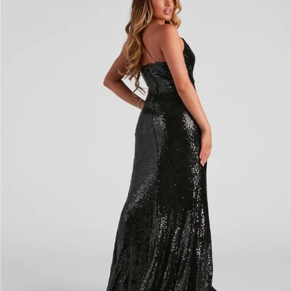 - Windsor Sequin Formal high slit dress - Picture 4 of 9